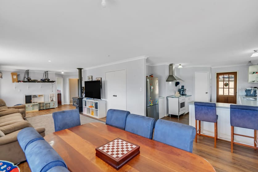 Click to view all images 5980 Donnybrook-Boyup Brook Road Benjinup WA 6255 - Image 2
