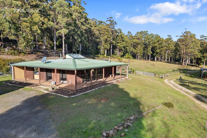 Click to view all images 159 White Hills Road Penguin TAS 7316 - Image 3