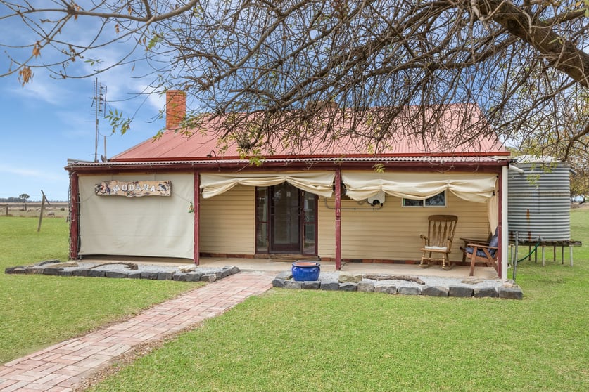 Click to view all images 42 Walkers Road Pyramid Hill VIC 3575 - Image 2