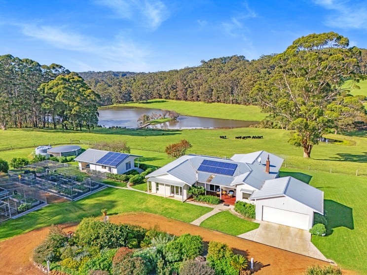 Click to view all images 456 Redman Road Scotsdale WA 6333 - Image 2
