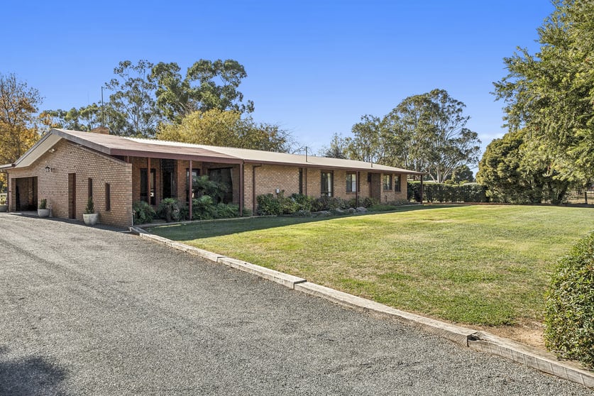 Click to view all images 515 Old Dookie Road Shepparton East VIC 3631 - Image 1