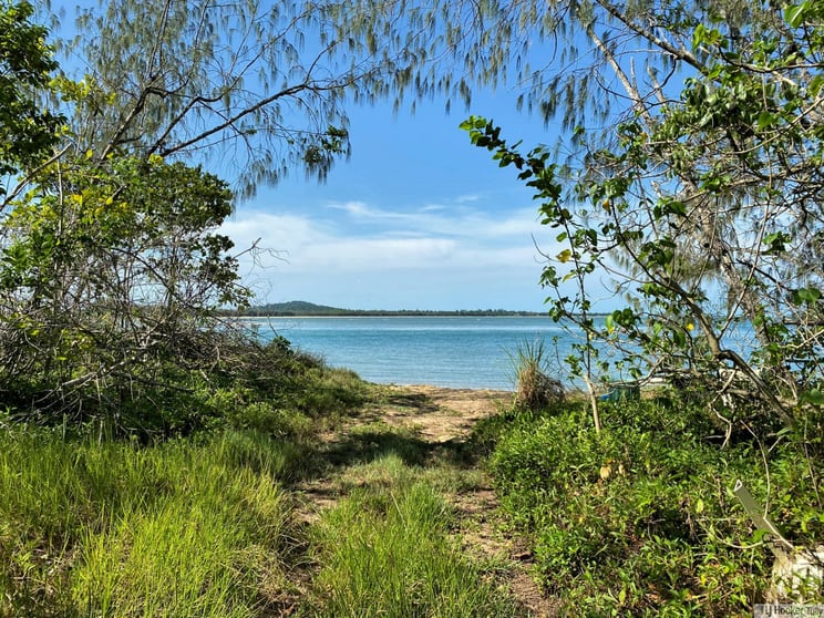 Click to view all images 116 Fig Tree Beach Road Midgeree Bar QLD 4852 - Image 2