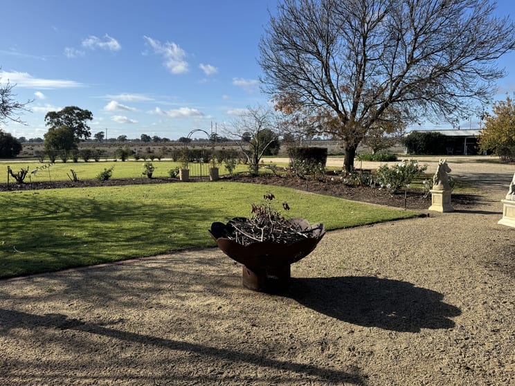 Click to view all images 21740 Riverina Highway Deniliquin NSW 2710 - Image 2