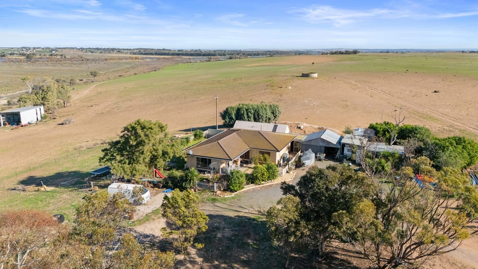 Click to view all images 8172 Princes Highway Tailem Bend SA 5260 - Image 2