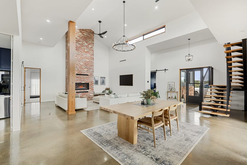 Click to view all images 28 Midland Link Highway Maindample VIC 3723 - Image 2