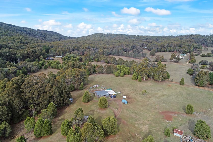 Click to view all images 1376 Old Tolmie Road Tolmie VIC 3723 - Image 2