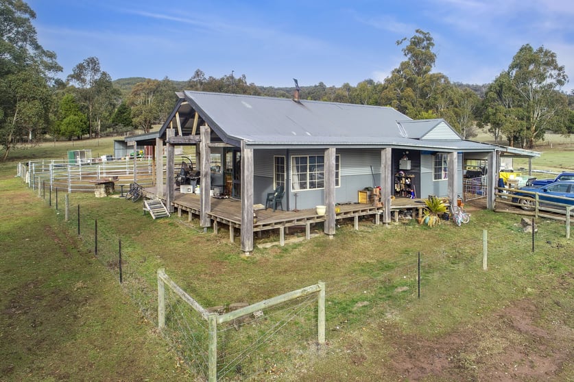 Click to view all images 1376 Old Tolmie Road Tolmie VIC 3723 - Image 3