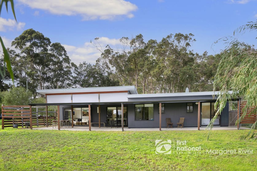 Click to view all images 207 Arthur Road Rosa Brook WA 6285 - Image 2