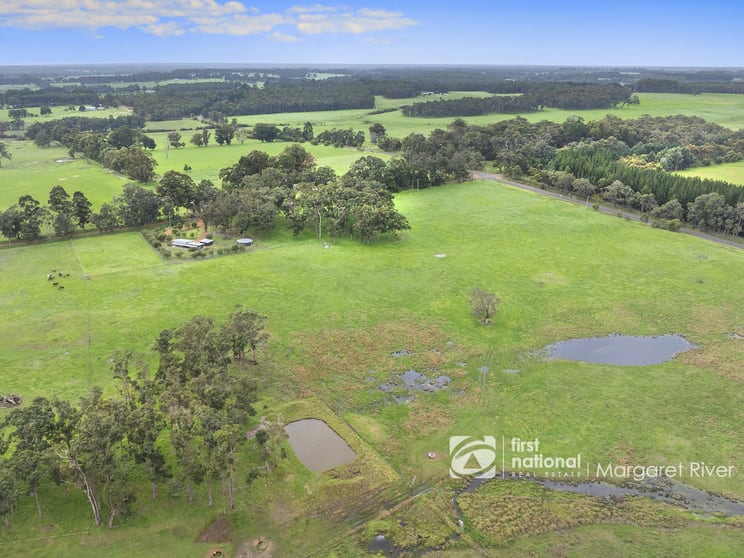 Click to view all images 207 Arthur Road Rosa Brook WA 6285 - Image 3