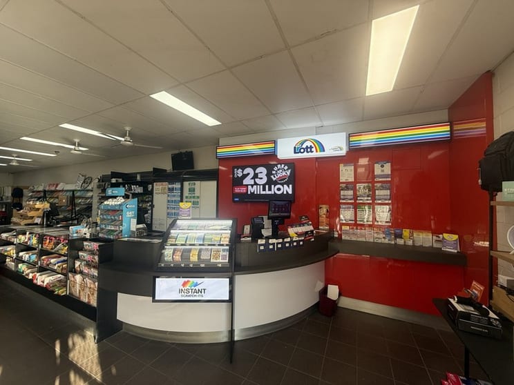 Click to view all images Shop 1/52 Currumbin Creek Road Currumbin Waters QLD 4223 - Image 1