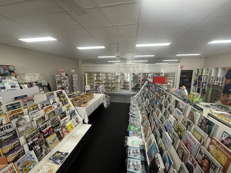 Click to view all images Shop 1/52 Currumbin Creek Road Currumbin Waters QLD 4223 - Image 3