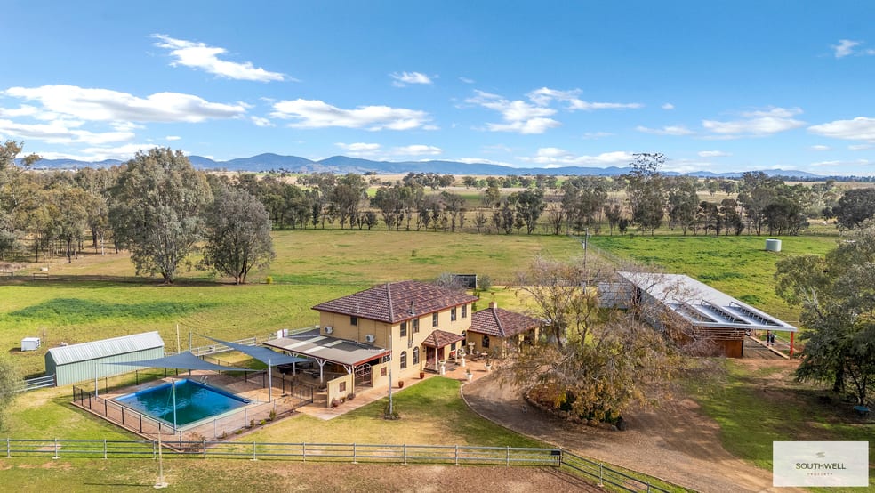 Click to view all images 93 Glenara Road Tamworth NSW 2340 - Image 2