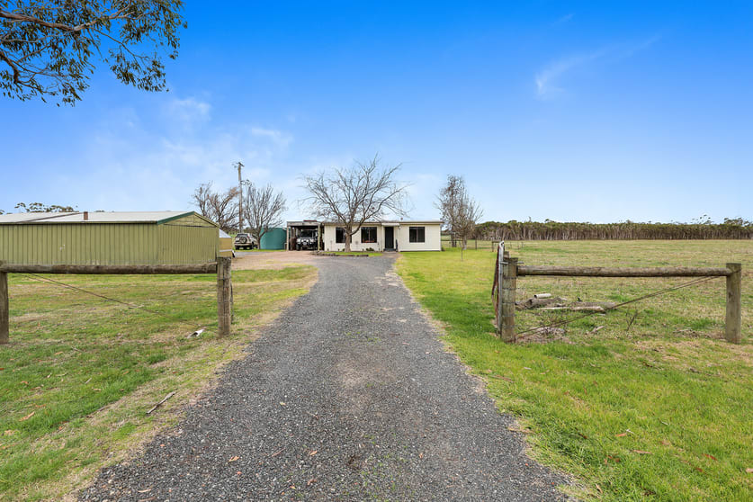 Click to view all images 220 Coster Road Modella VIC 3816 - Image 2