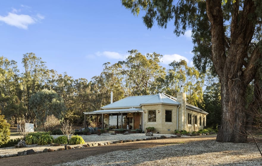 Click to view all images 256 Dry Creek Road Bonnie Doon VIC 3720 - Image 2