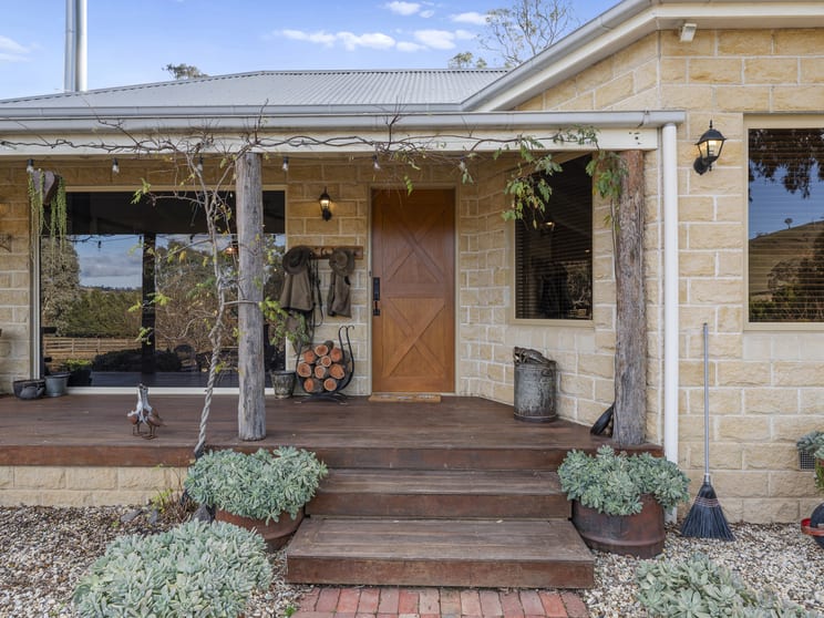 Click to view all images 256 Dry Creek Road Bonnie Doon VIC 3720 - Image 1
