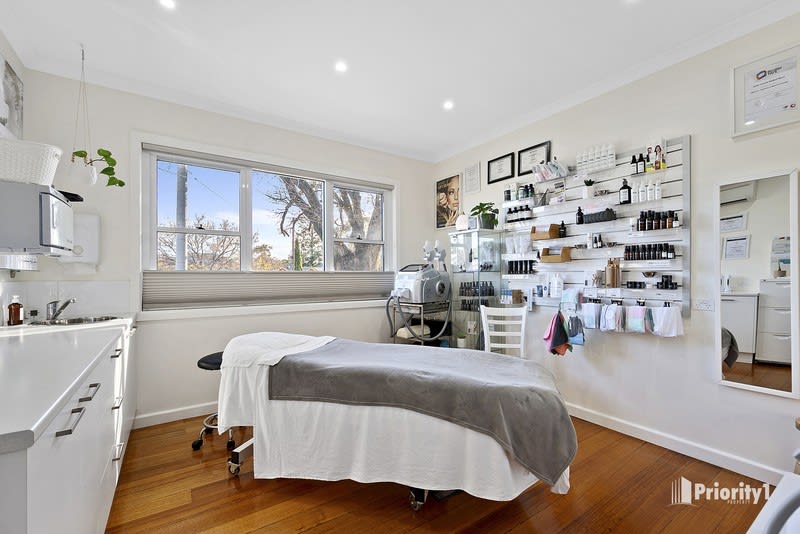 Click to view all images 37 Langston Street Bendigo VIC 3550 - Image 1