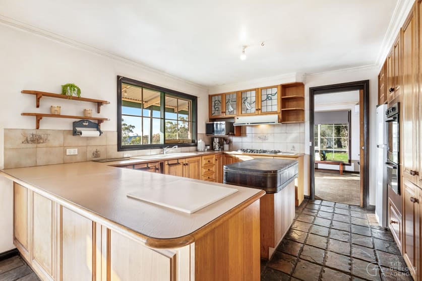 Click to view all images 66 Mercer Street Shelford VIC 3329 - Image 2