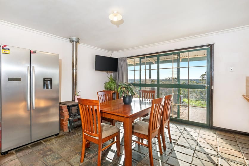 Click to view all images 66 Mercer Street Shelford VIC 3329 - Image 3