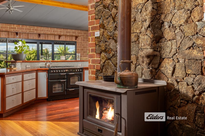 Click to view all images 555 Riverdale Road Cookernup WA 6219 - Image 2