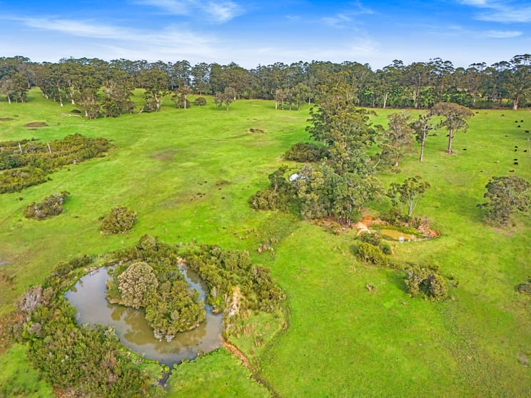Click to view all images 790 Mcleod Road Scotsdale WA 6333 - Image 2