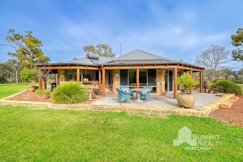 Click to view all images 152 Stirling Road Uduc WA 6220 - Image 2