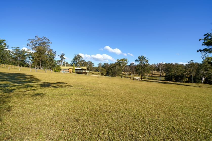 Click to view all images 1418 Oxley Highway Sancrox NSW 2446 - Image 2