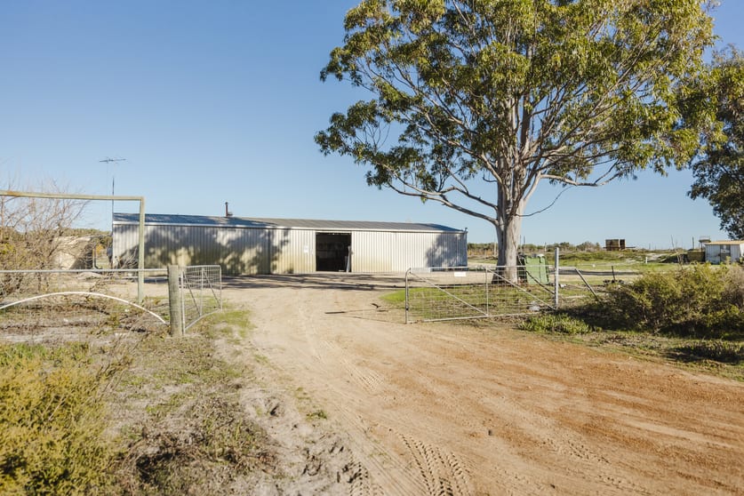 Click to view all images 240 Eldorado Road Muckenburra WA 6503 - Image 3