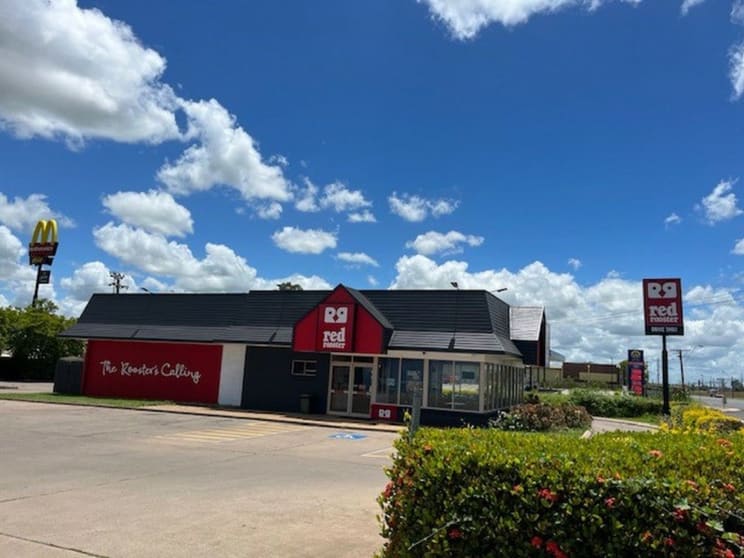 Click to view all images 36 Railway Street Blackwater QLD 4717 - Image 2