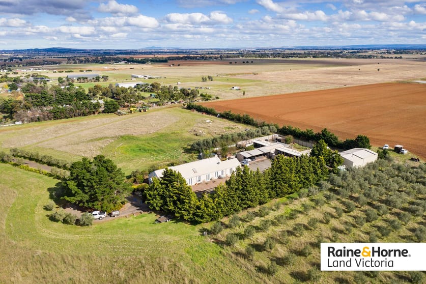 Click to view all images 326-358 Leakes Road Plumpton VIC 3335 - Image 3