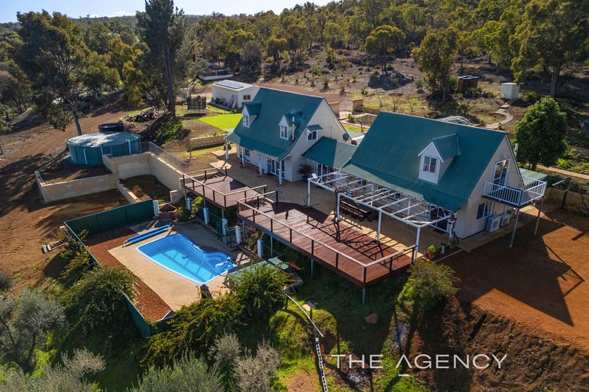 Click to view all images 124 McKnoe Drive Morangup WA 6083 - Image 2