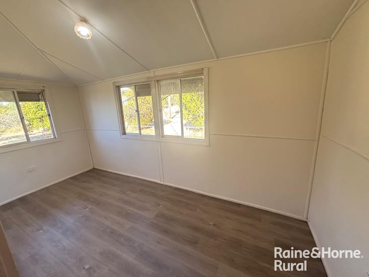 Click to view all images 258 speedwell Stalworth QLD 4613 - Image 2