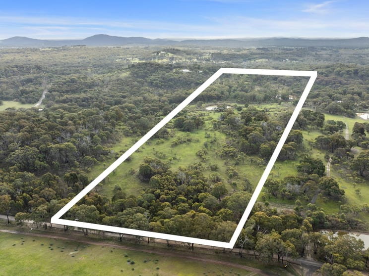 Click to view all images 110 Daisyburn Road Hilldene VIC 3660 - Image 1