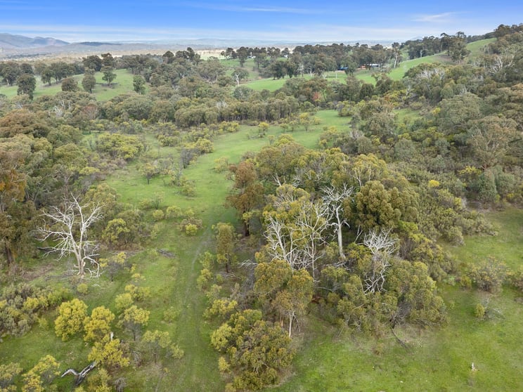 Click to view all images 110 Daisyburn Road Hilldene VIC 3660 - Image 2