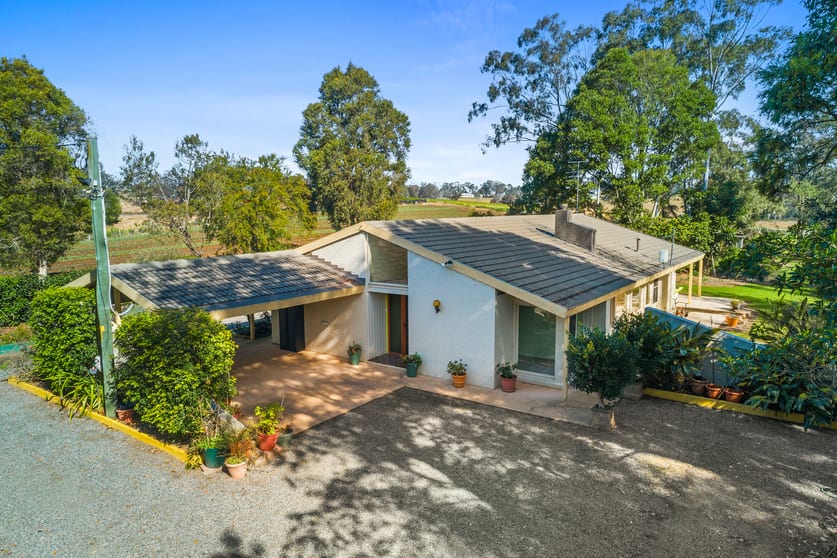 Click to view all images 37 Hilltop Road Tennyson NSW 2754 - Image 3