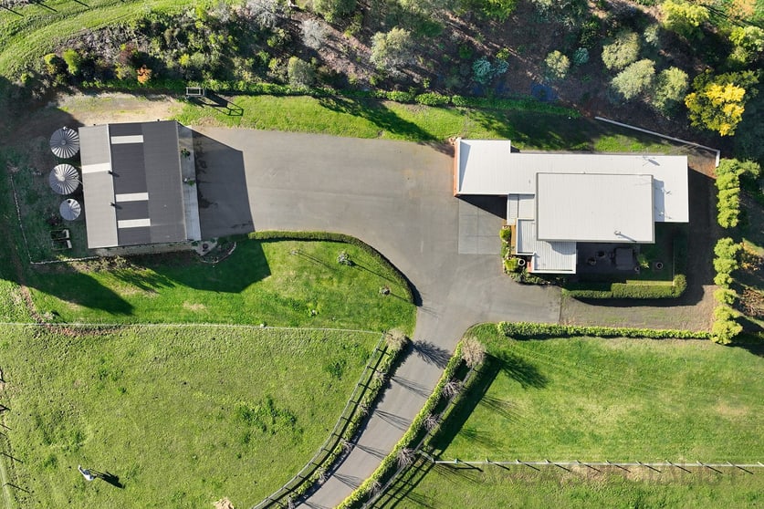 Click to view all images 18 Houston Road Drouin VIC 3818 - Image 2