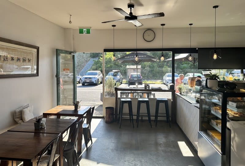 Click to view all images 4/9 Station Street Currumbin Waters QLD 4223 - Image 1