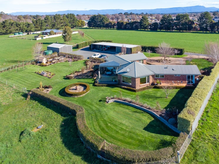 Click to view all images 123a Wellington Street Longford TAS 7301 - Image 1