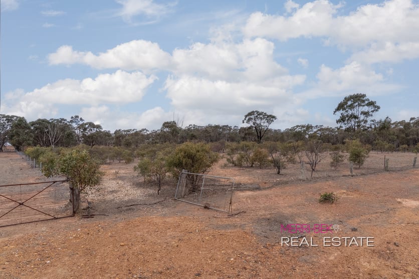 Click to view all images Old Sandy Creek Road Moolerr VIC 3477 - Image 3