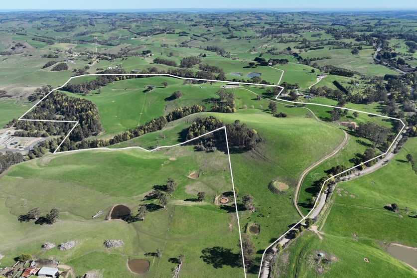 Click to view all images 37 Sullivans Road Korumburra VIC 3950 - Image 2