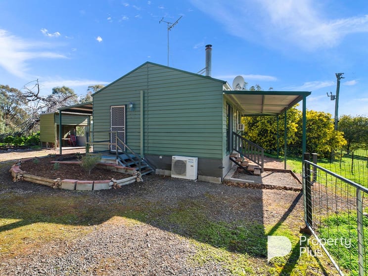 17 Grays Lane Wedderburn VIC 3518 - Image 1
