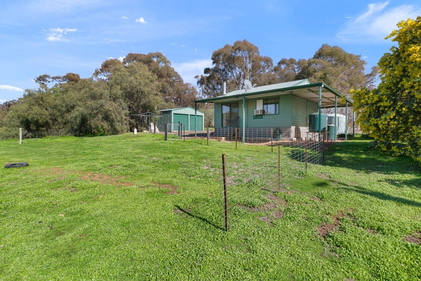 17 Grays Lane Wedderburn VIC 3518 - Image 2