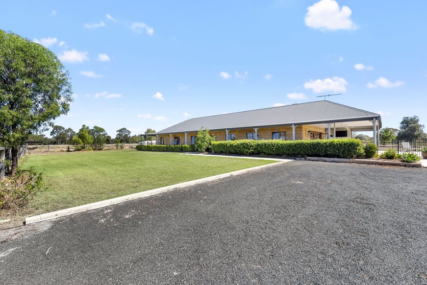 Click to view all images 310 Glengallan Road Emerald QLD 4720 - Image 3