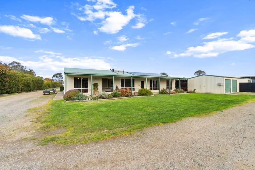 Click to view all images 2301 Traralgon Maffra Road Cowwarr VIC 3857 - Image 2