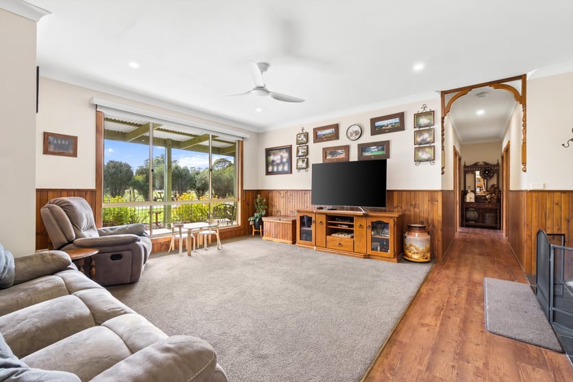 Click to view all images 2301 Traralgon Maffra Road Cowwarr VIC 3857 - Image 3