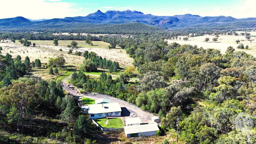 Click to view all images 2083 Kaputar Road Bullawa Creek NSW 2390 - Image 1