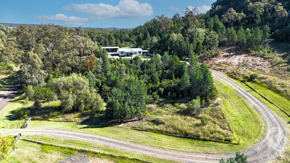 Click to view all images 2083 Kaputar Road Bullawa Creek NSW 2390 - Image 2