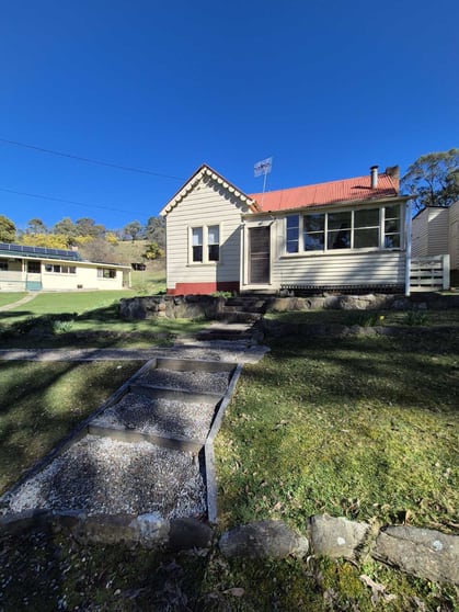 Click to view all images 8 Copper Creek Road Captains Flat NSW 2623 - Image 2