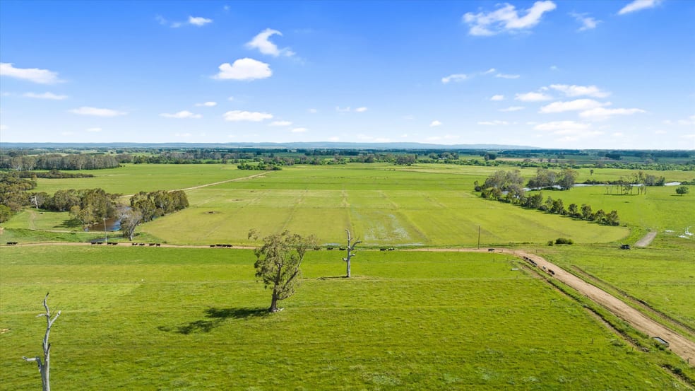 Click to view all images 335 Riverview Road Heyfield VIC 3858 - Image 2