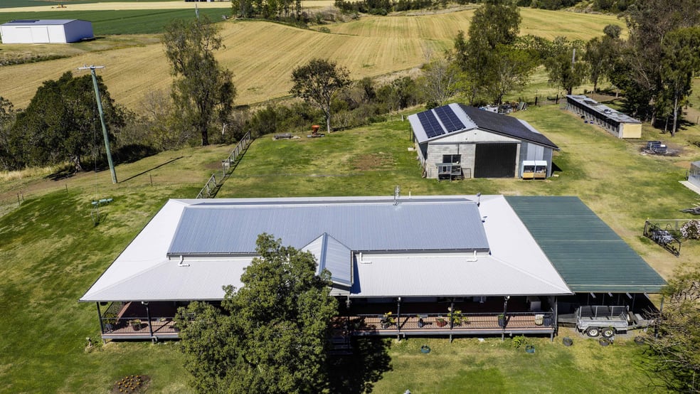 Click to view all images 3 Brassingtons Road Carpendale QLD 4344 - Image 2