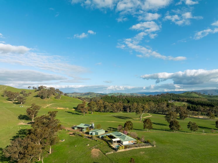 Click to view all images 6350 Maroondah Highway Yarck VIC 3719 - Image 1